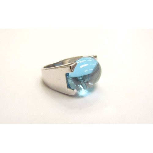 9164 - A modern oval cabochon topaz ring, stamped 14k white gold. Size L/M, 7.5g