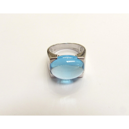 9164 - A modern oval cabochon topaz ring, stamped 14k white gold. Size L/M, 7.5g