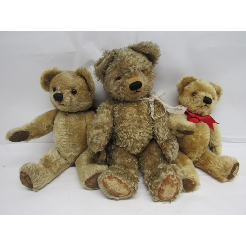 7137 - Three Chad Valley articulated golden mohair teddy bears, each with plastic eyes, stitched nose and m... 