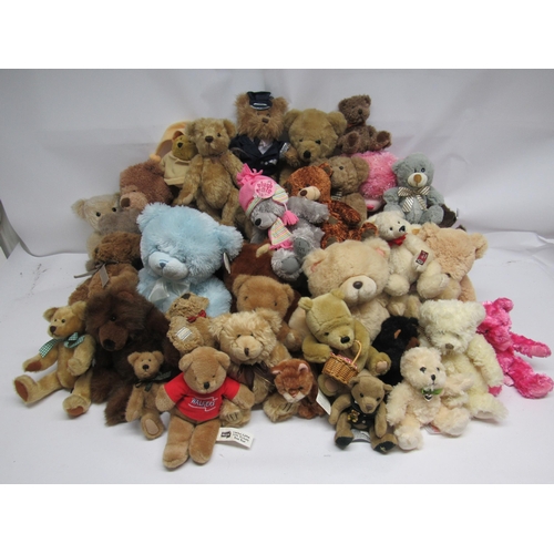 7147 - A collection  of assorted modern teddy bears, including Russ, Deans, Gund etc (approx 44)    (E) £15... 