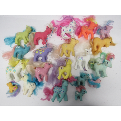 7025 - A large collection of 1980s Hasbro My Little Pony figures (approx. 72) and assorted accessories and ... 