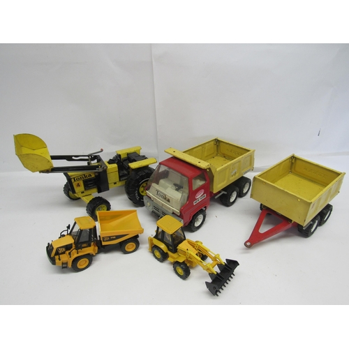 7178 - A Tonka playworn pressed steel tractor with shovel, truck and trailer and two plastic model JCB cons... 