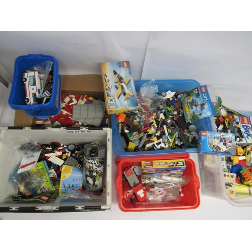 7205 - A large collection of Lego and similar blocks, figures and accessories, together with boxed sets 691... 