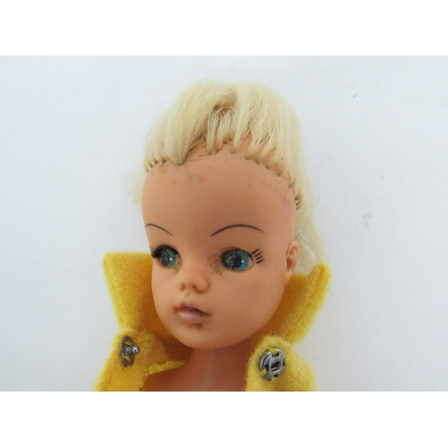 7155 - Four playworn Pedigree Sindy fashion dolls, two with head stamped '033055X', one with head stamped '... 