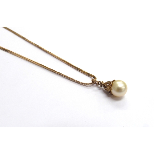 9368 - A 9ct gold chain, 44cm long hung with a pearl on 9ct gold pendant, 6.2g