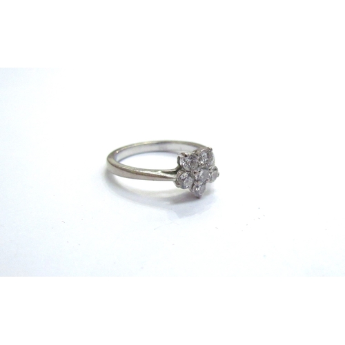 9320 - An 18ct white gold diamond daisy ring. Size M, 3.7g          (R) £250