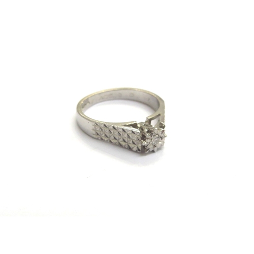 9366 - A platinum illusion set diamond ring. Size M, 5.2g                (E) £70-100