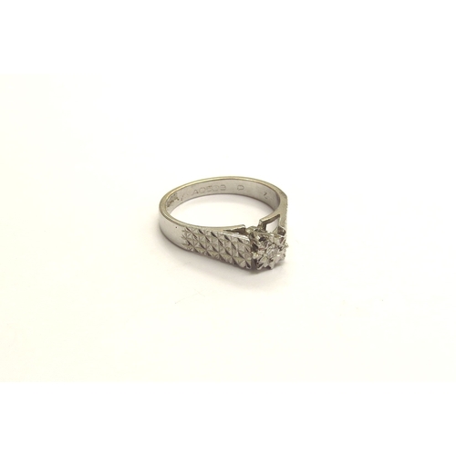 9366 - A platinum illusion set diamond ring. Size M, 5.2g                (E) £70-100