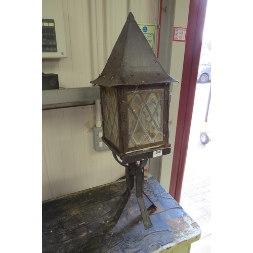 2067 - A Victorian cast iron street lamp