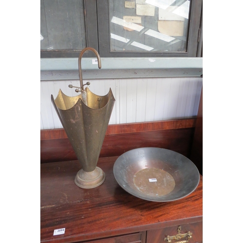 2096 - A brass umbrella stand and a copper and brass dish