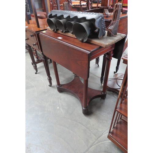 2132 - A mahogany drop leaf table