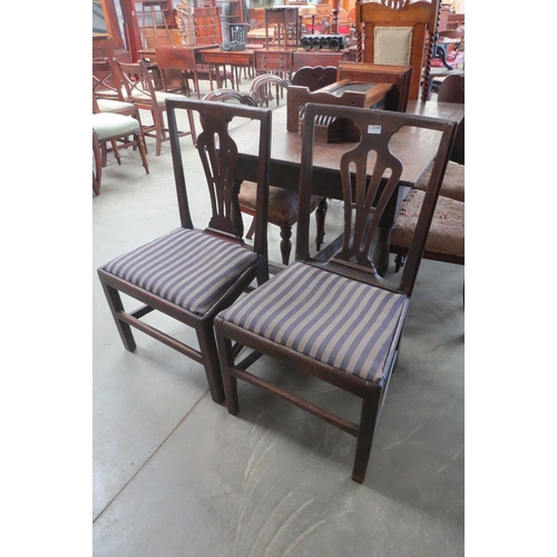 2147 - A pair of oak dining chairs with pierced detail   (E) £5-10