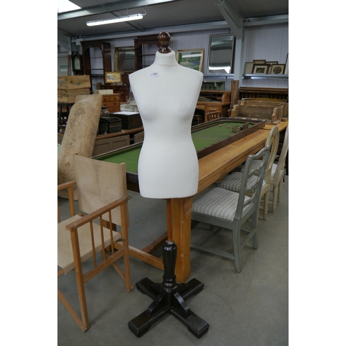 2201 - A mannequin stand   (R) £30