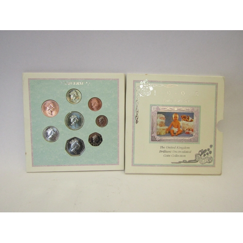 1286 - A selection of coinage including 1996 United Kingdom proof coin collection with certificate, 1996 We... 