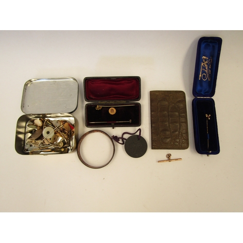 1287 - A jewellery box containing stud marked 15ct, 9ct gold hair pin, 9ct gold T-bar, various cufflinks et... 