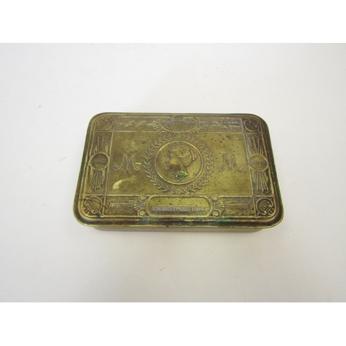 1298 - A Christmas 1914 tin containing military badges, buttons etc.