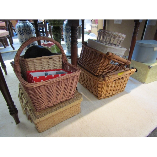 1089 - A selection of wicker baskets and boxes