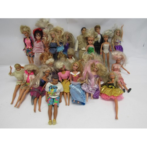 7152 - A collection of 1980's and later Barbie, Sindy and similar fashion dolls (approx 26)