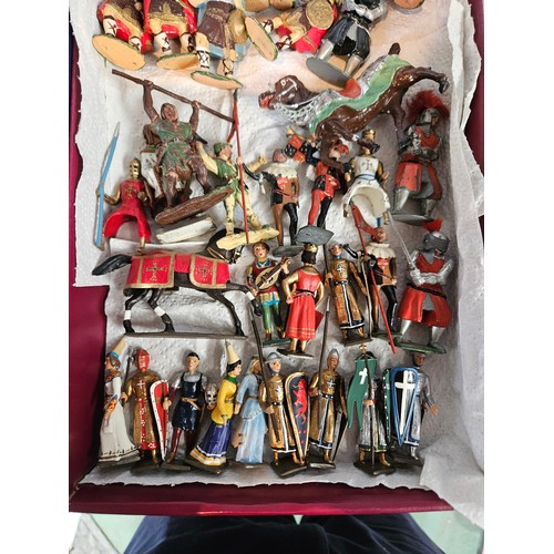 7195 - Assorted playworn lead figures including Roman Centurions, Vikings, Britains medieval heralds and jo... 