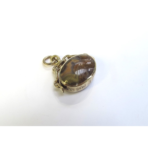 9193 - A 9ct gold mounted swivel fob with polished multi-coloured stone, 9.7g