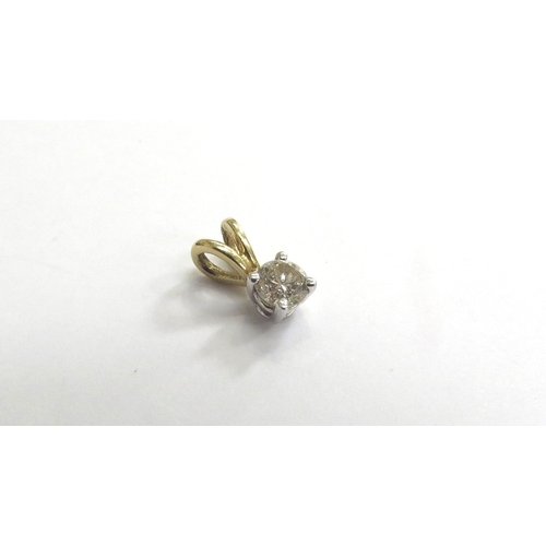 9418 - A diamond solitaire pendant 0.25ct approx, stamped 18k, 0.7g        (C)