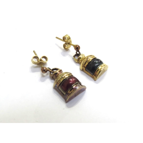 9182 - A pair of 9ct gold and enamelled signal lamp earrings, port and starboard, 5.1g