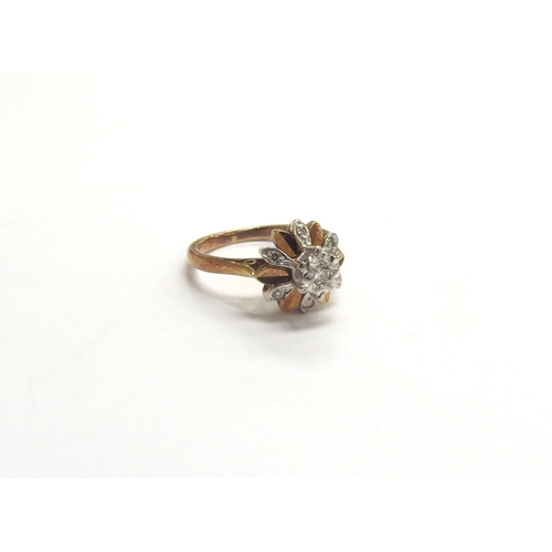 9213 - An 18ct gold diamond cluster ring. Size I, 3.3g   (C)