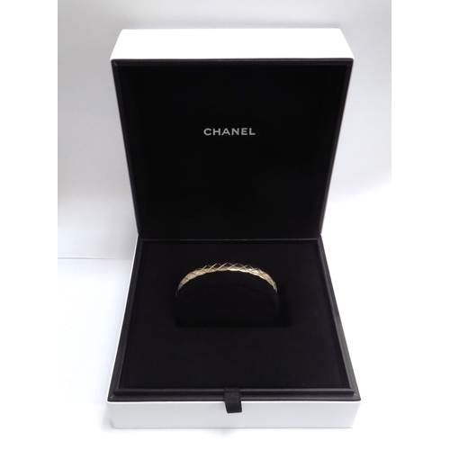 9450 - A Chanel Coco Crush bracelet, 18ct gold quilted design, 6mm width, boxed with Certificate of Authent... 