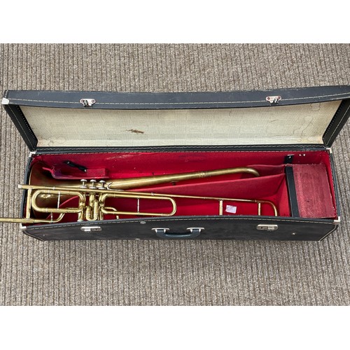 5075 - A Weltklang Bb tenor valve trombone, cased