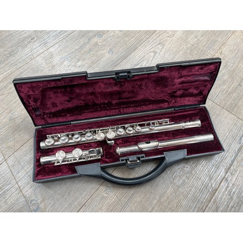 5076 - A Yamaha YFL-22 flute housed within a Buffet Crampon case