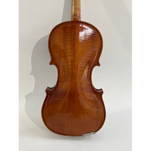 5093 - An early to mid 20th Century Stradivarius copy violin, full size (4/4) Czechoslovakia-made, 59cm len... 