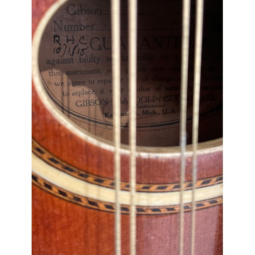 5001 - An early 20th Century Gibson A4 mandolin, teardrop form with mother of pearl inlay to headstock, ivo... 