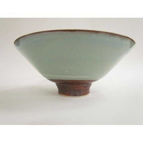 7071 - MARGARET FRITH (b.1943): A Brookhouse Pottery pedestal bowl with red 