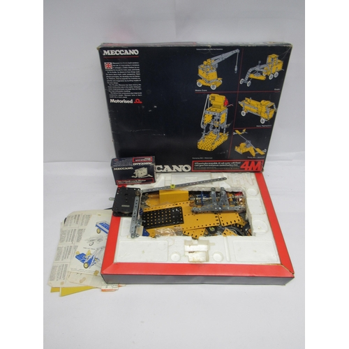 1454 - A Meccano set 4M box with loose contents