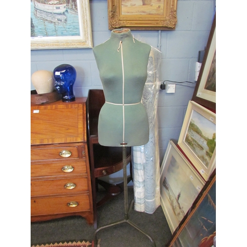 1066 - A Singer tailor's dummy on stand   (E) £20-30