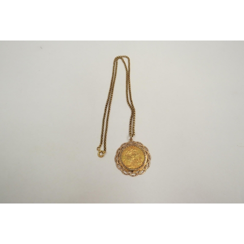 1303 - A 1912 gold sovereign in mount with chain