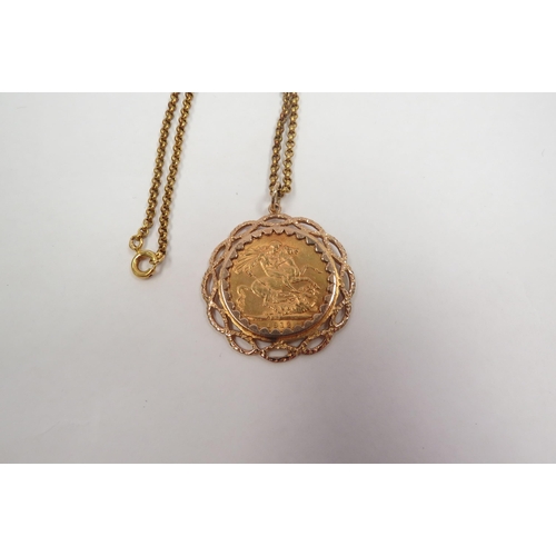 1303 - A 1912 gold sovereign in mount with chain