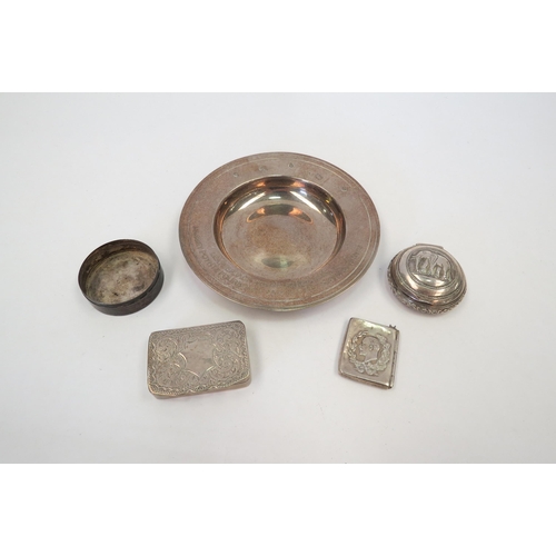 1322 - A small quantity of silver items including pin dish, pill box and stamp case, 92g