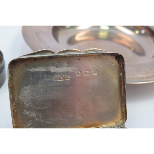 1322 - A small quantity of silver items including pin dish, pill box and stamp case, 92g