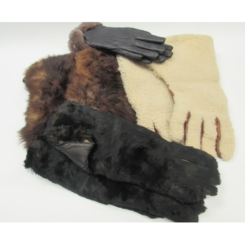 6036 - A selection of ladies' vintage fashion gloves to include 1940's/50's sheepskin and fur gauntlets, le... 