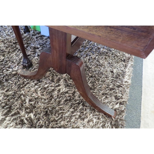 1039 - A drop-leaf hall table with twin frieze drawers on outswept legs joined by stretcher  (R) £20