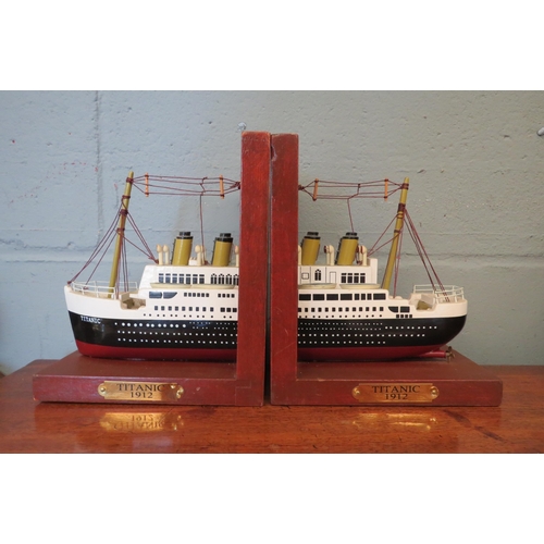 1104 - A pair of bookends of the Titanic