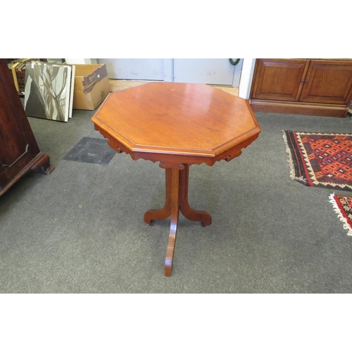 1107 - An octagonal top occasional table on tripod legs   (R) £10