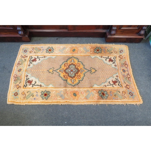 1115 - A rectangular wool ground rug, 168cm x 92cm   (R) £30