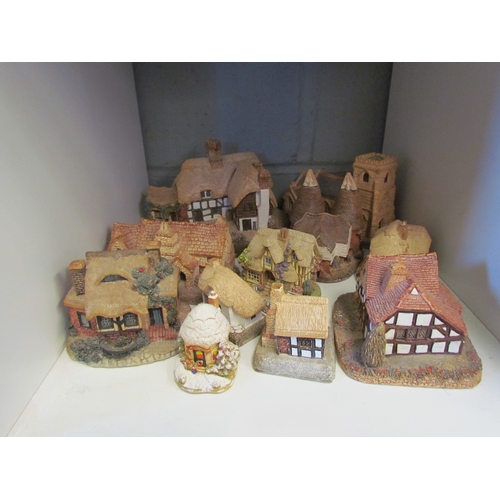 1260 - A Lilliput Lane collection of cottages including Thatcher's Rest, St Mary's Church (11)