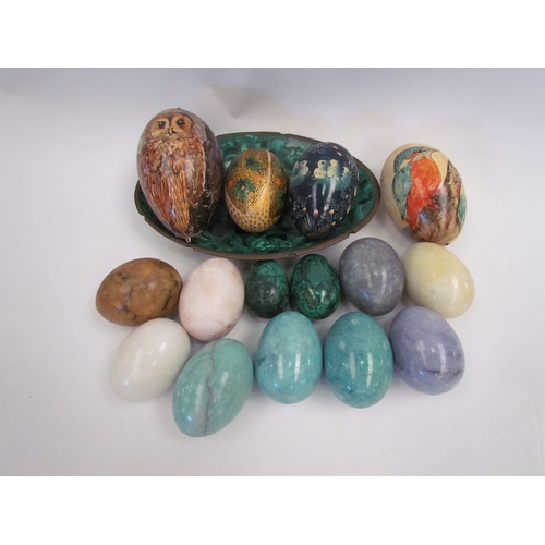 1370 - A quantity of decorative eggs including polished stone and a malachite dish