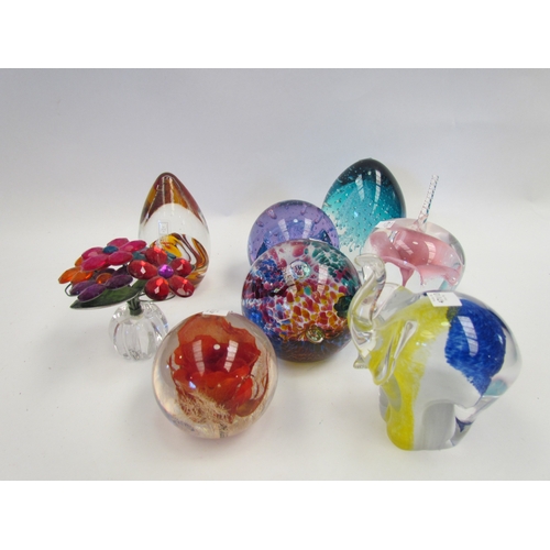 1401 - A collection of mostly glass paperweights, including elephant, flowers