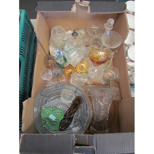 1447 - A box of mixed glassware