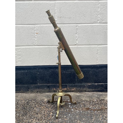 8014 - A reproduction marine brass telescope on tripod stand, unbranded     (E) £30-50   BYGONES