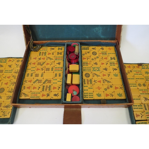 1464 - A leather cased mahjong set with 148 blocks, some cracked.  Wushunsing to case clasp